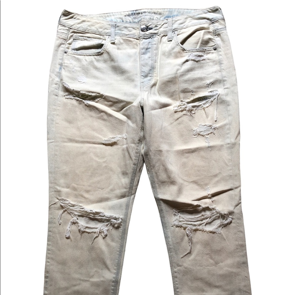 American Eagle Tomgirl White Distressed Jeans size 14